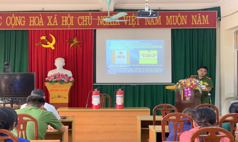 Tuyên truyền, bồi dưỡng kỹ năng phòng cháy, chữa cháy, thoát nạn cho đại diện hộ gia đình, nhà ở kết hợp sản xuất kinh doanh.