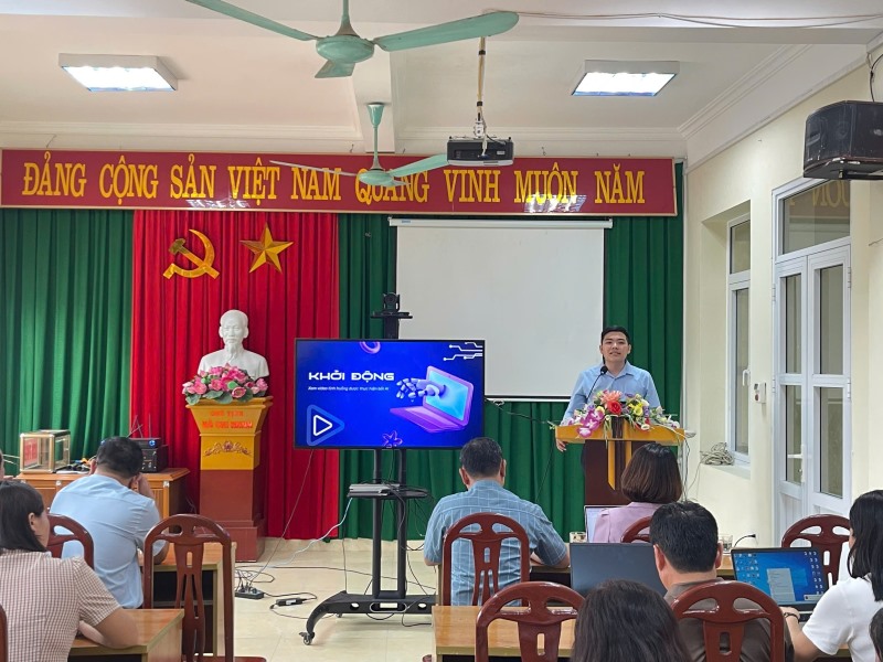 Xã Dân Chủ tổ chức hội nghị “Bình dân học vụ số”